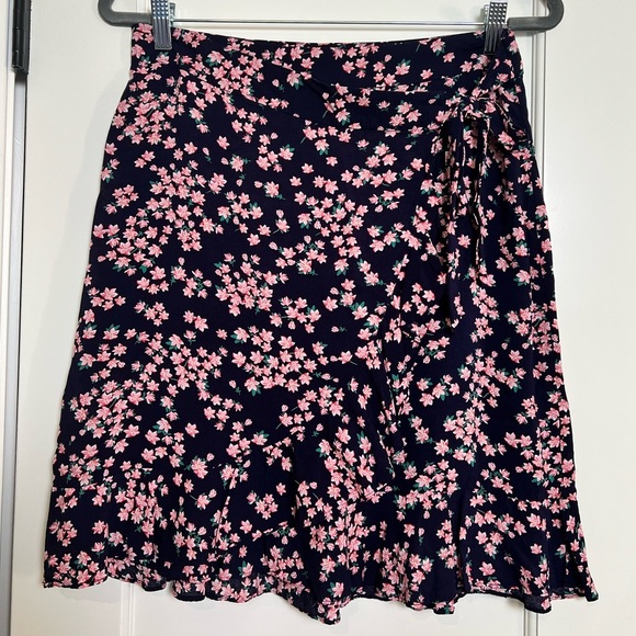 Draper James Purple A-Line Knee-Length Floral Skirt with Tie Front (Med) - Picture 2 of 4